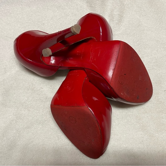 Authentic Christian Louboutin red heels size 35.5. - Picture 5 of 5